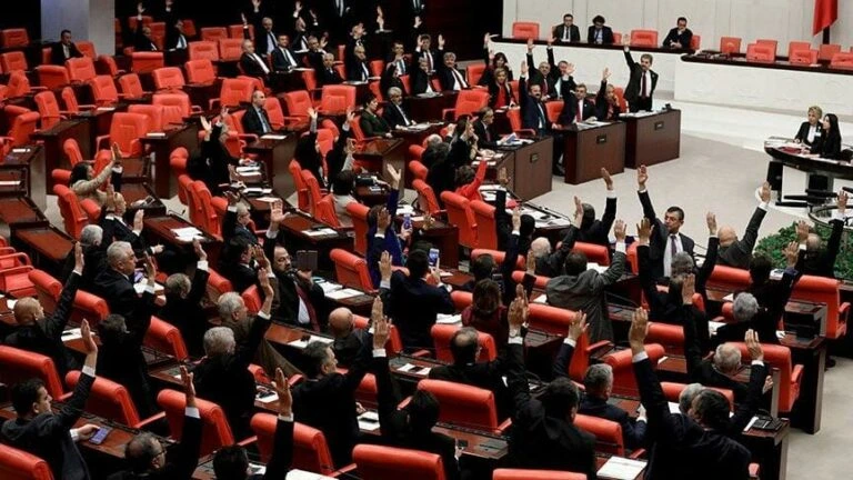 EYT'liler bir kez daha 'kıyısından döndü'