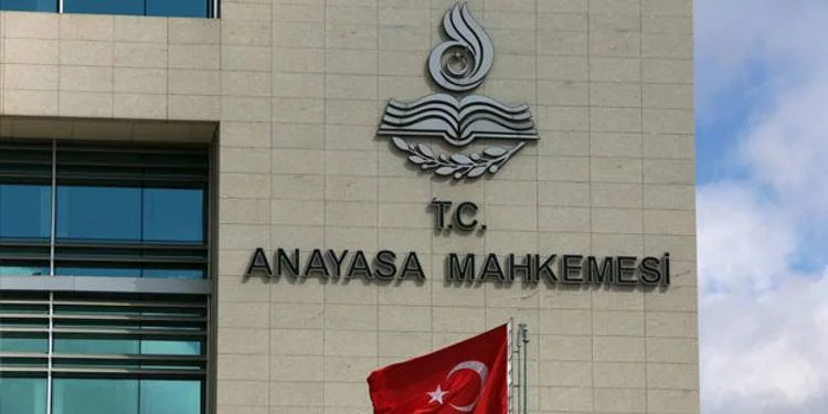 Anayasa Mahkemesi'nden memurları ilgilendiren karar
