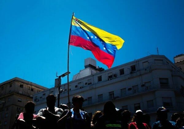 Venezuela'da darbe mi oluyor? Şok çağrı