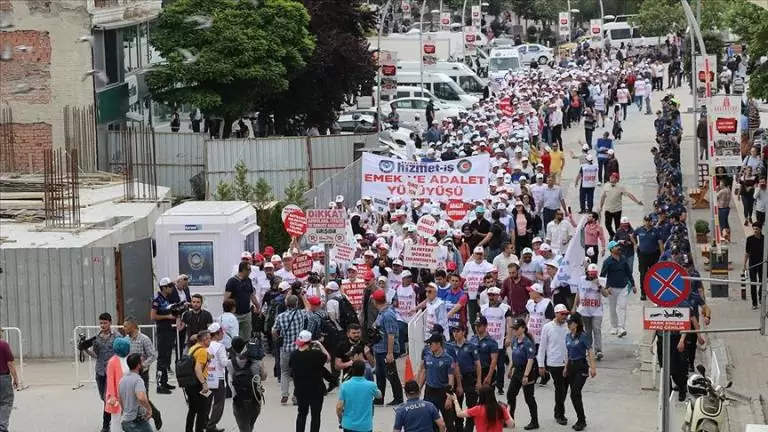Hak-İş'in yürüyüşü başladı