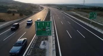 Yeni otoyol bayram trafiğine yaradı