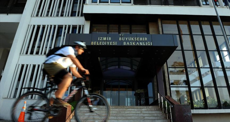 İzmir'de belediye memurlarına zam
