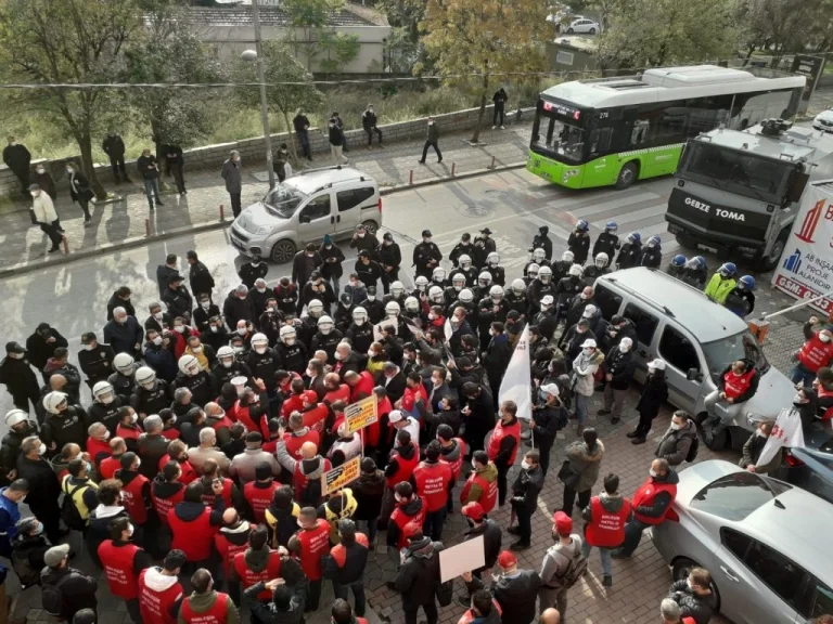 Metal İşçileri yürüyüşte: Sendikal haklarını istiyorlar
