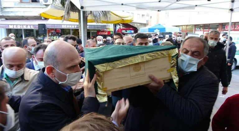Süleyman Soylu halasını defnetti