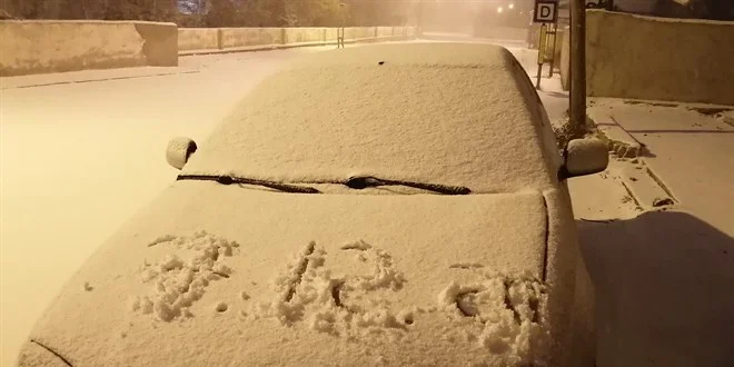 Van'da mevsimin ilk kar yağışı: Gece saatlerinde başladı