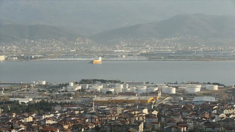 Kocaeli Valisi açıkladı: "İlimizde en çok Covid'e yakalanan yaş grubu"