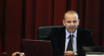 Prof.Dr. Akın'dan İstanbul'a virüs uyarısı: "İkinci zirve geliyor"