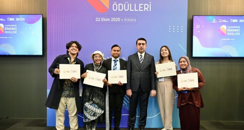 Endonezyalı Öğrenciler Ankara’da Düzenlenen YTB Uluslararası Öğrenci Ödülleri’nde Başarı Kazandı