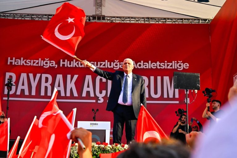 TANDOĞAN’DA BİR MEYDAN DEĞİL, TÜRKİYE VARDI